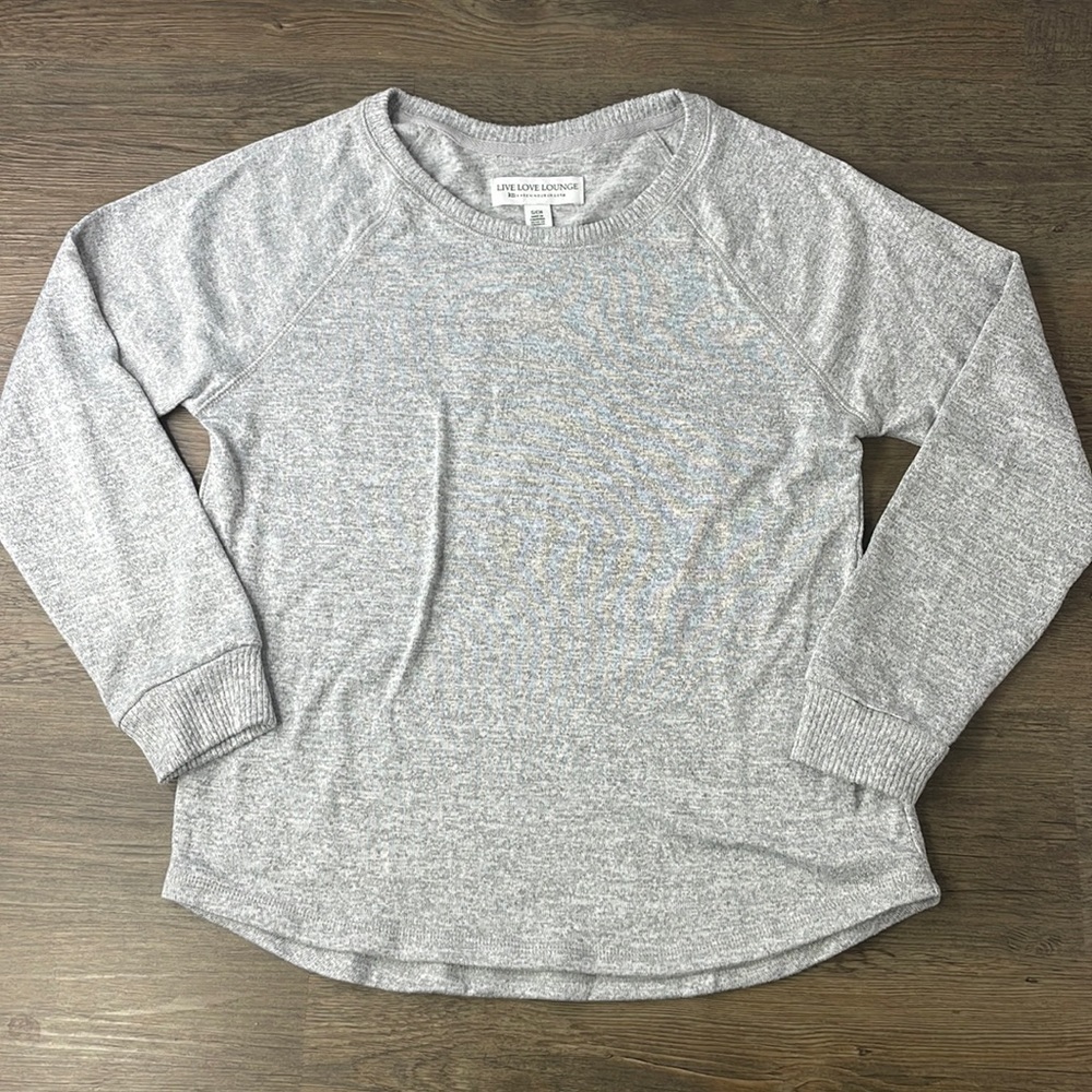 LiveLoveLounge by Karen Neuburger Grey Long Sleeve Sweater, size small